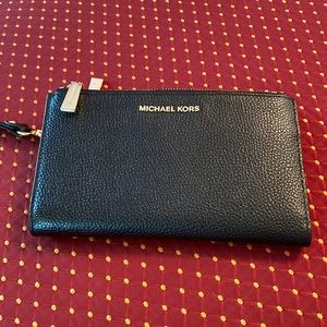 Womens black wallet with double zippers
